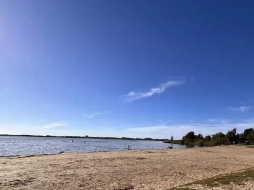 Kleiner Strandabschnitt am Großen Meer