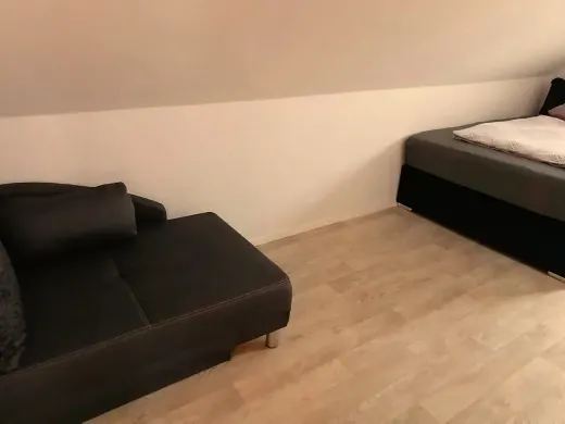 Einzelbett und Schlafsofa